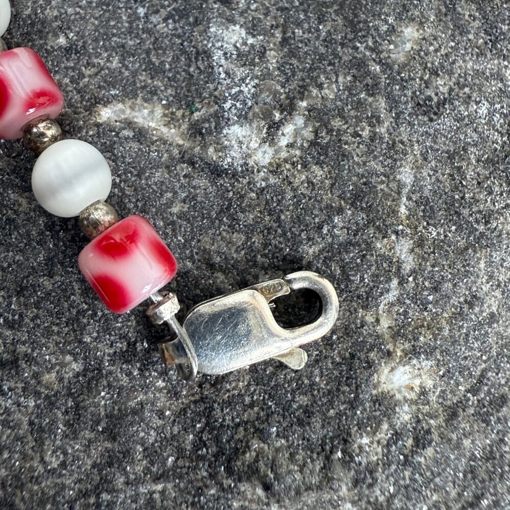 Children's Beaded Bracelet Red Polka Dot & Cats Eye Sterling Clasp 5.5" - Picture 4 of 4